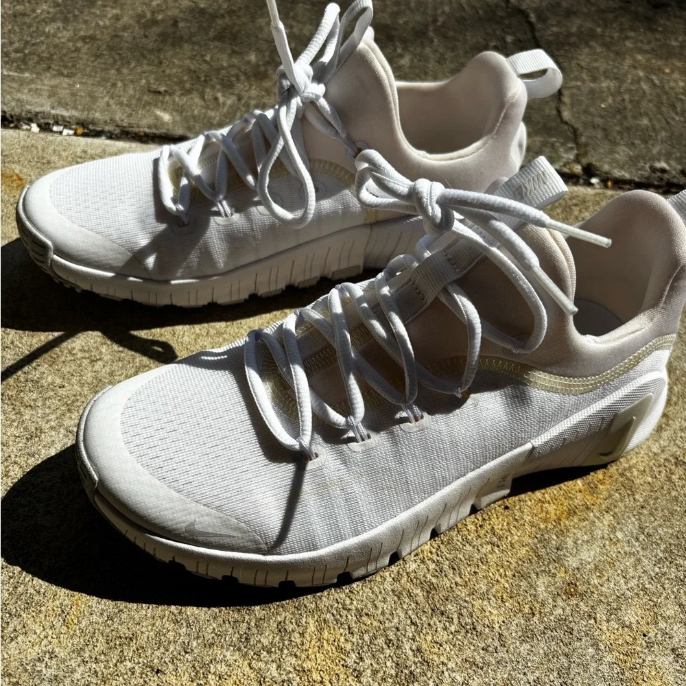 Nike Free Metcon 6 Training Sneakers - Picture 2 of 5